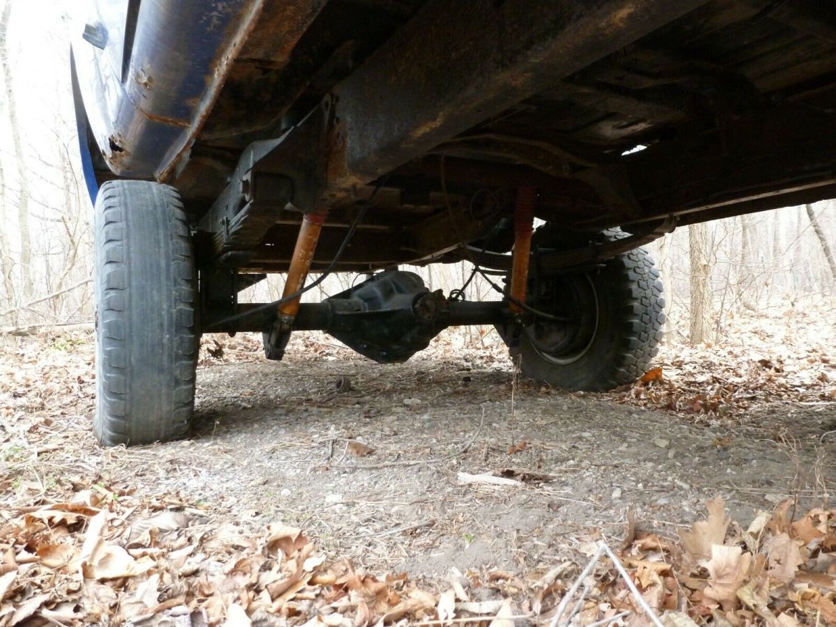 1980 Blue Ford F-350 Extended Passenger Van