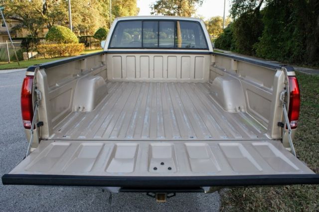 1989 Beige GMC Sierra 1500 Standard Cab Pickup