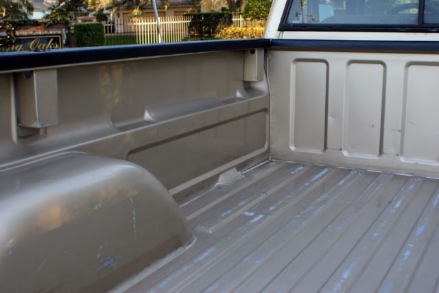 1989 Beige GMC Sierra 1500 Standard Cab Pickup