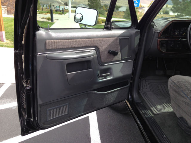 1990 Black Ford F-150 Standard Cab Pickup