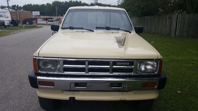 1986 Beige Toyota Pickup Standard Cab Pickup