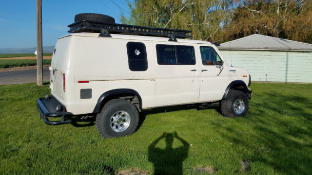 1982 White Ford E-Series Van Standard Passenger Van