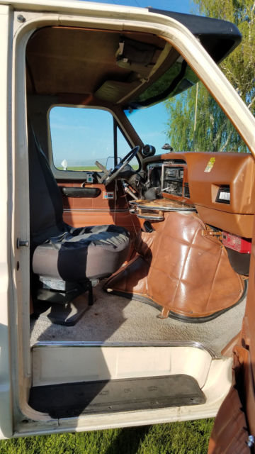 1982 White Ford E-Series Van Standard Passenger Van