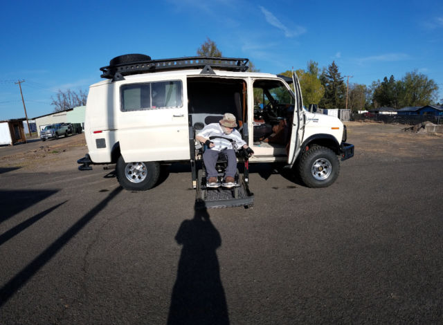 1982 White Ford E-Series Van Standard Passenger Van