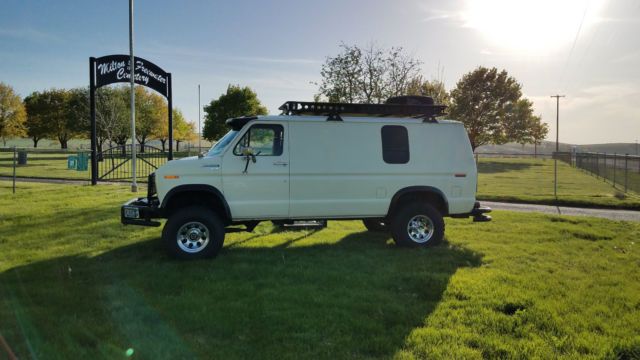 1982 White Ford E-Series Van Standard Passenger Van