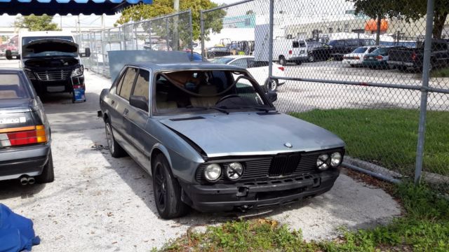 1987 Blue BMW 5-Series