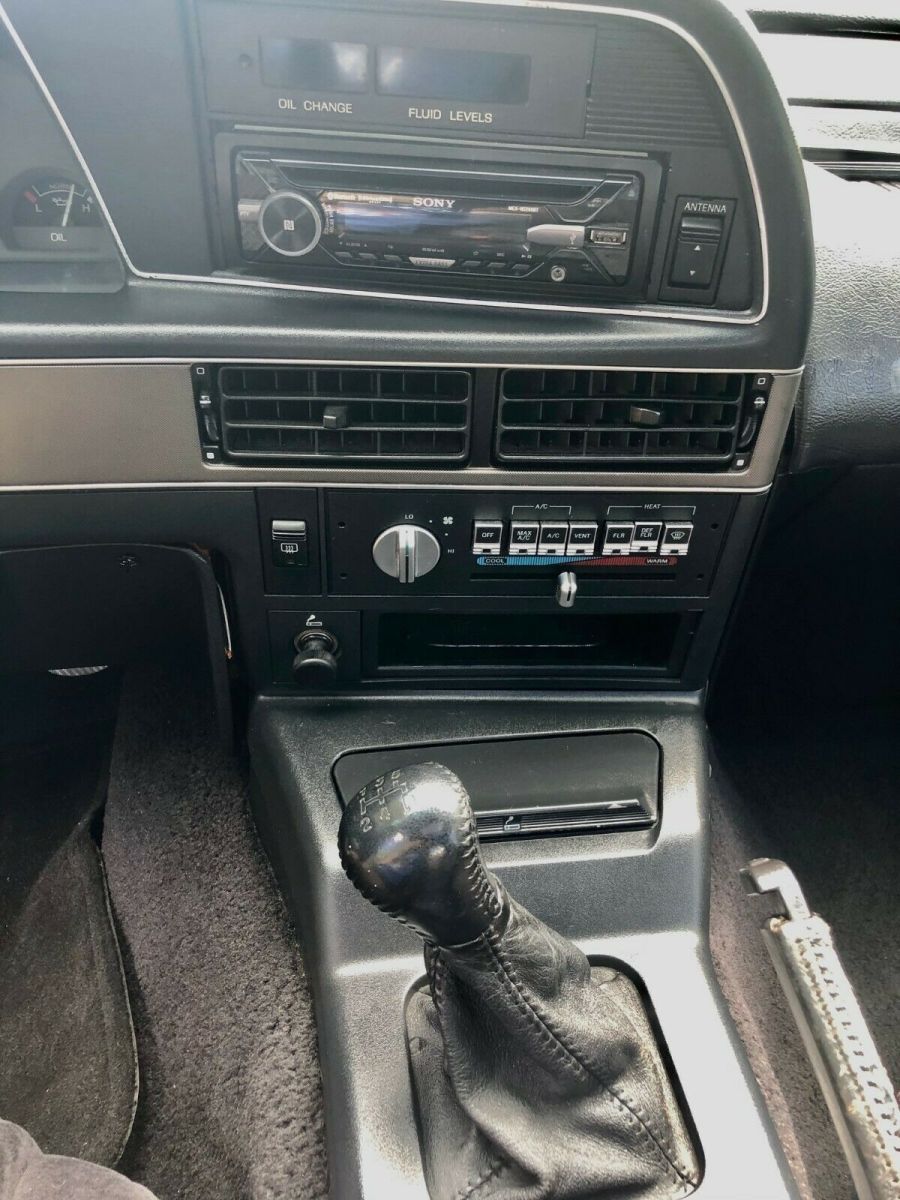 1990 White Ford Thunderbird Coupe