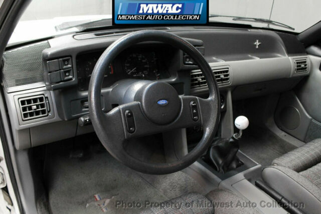 1988 Oxford White Ford Mustang Coupe