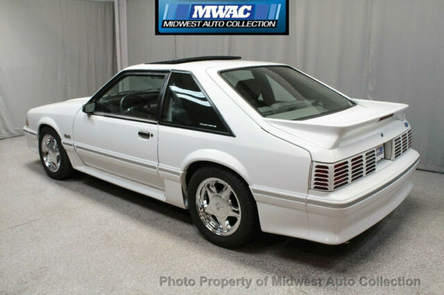 1988 Oxford White Ford Mustang Coupe