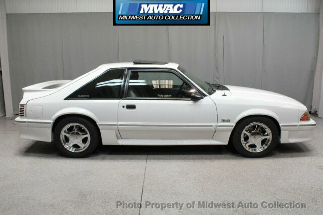 1988 Oxford White Ford Mustang Coupe
