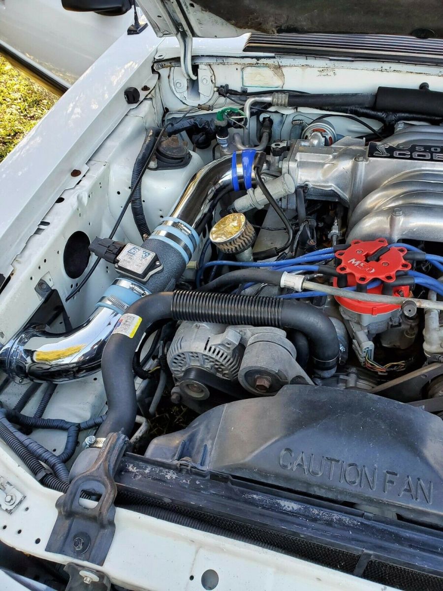 1990 White Ford Mustang Sedan