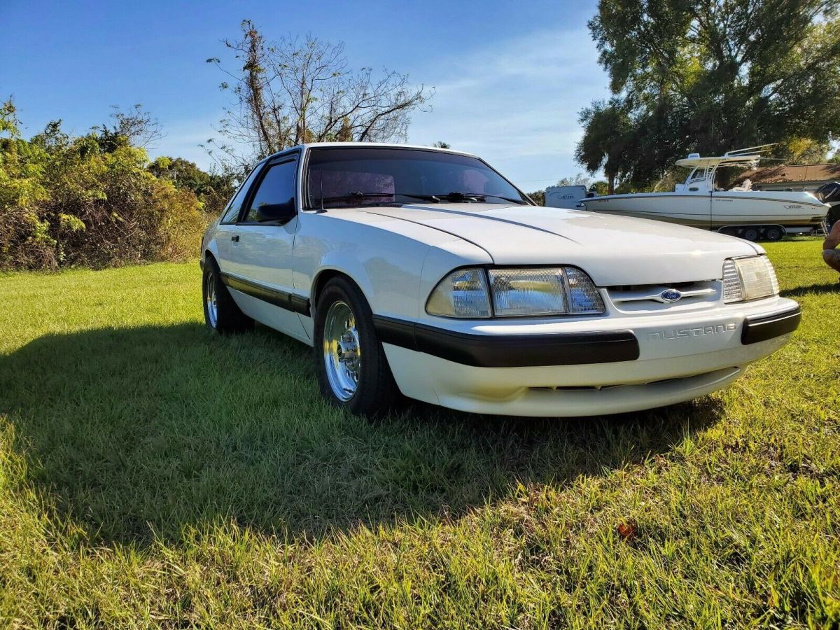 1990 White Ford Mustang Sedan