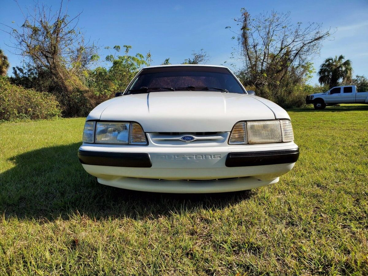 1990 White Ford Mustang Sedan