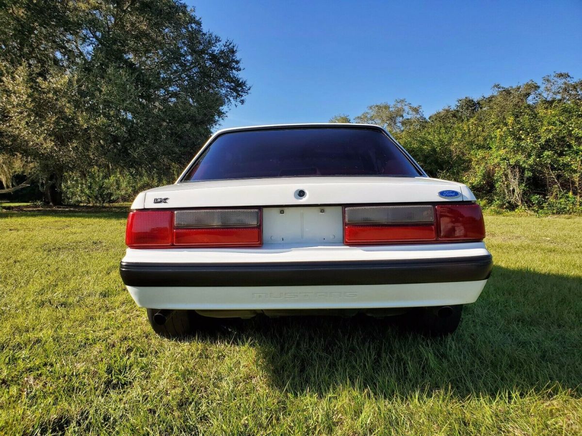 1990 White Ford Mustang Sedan
