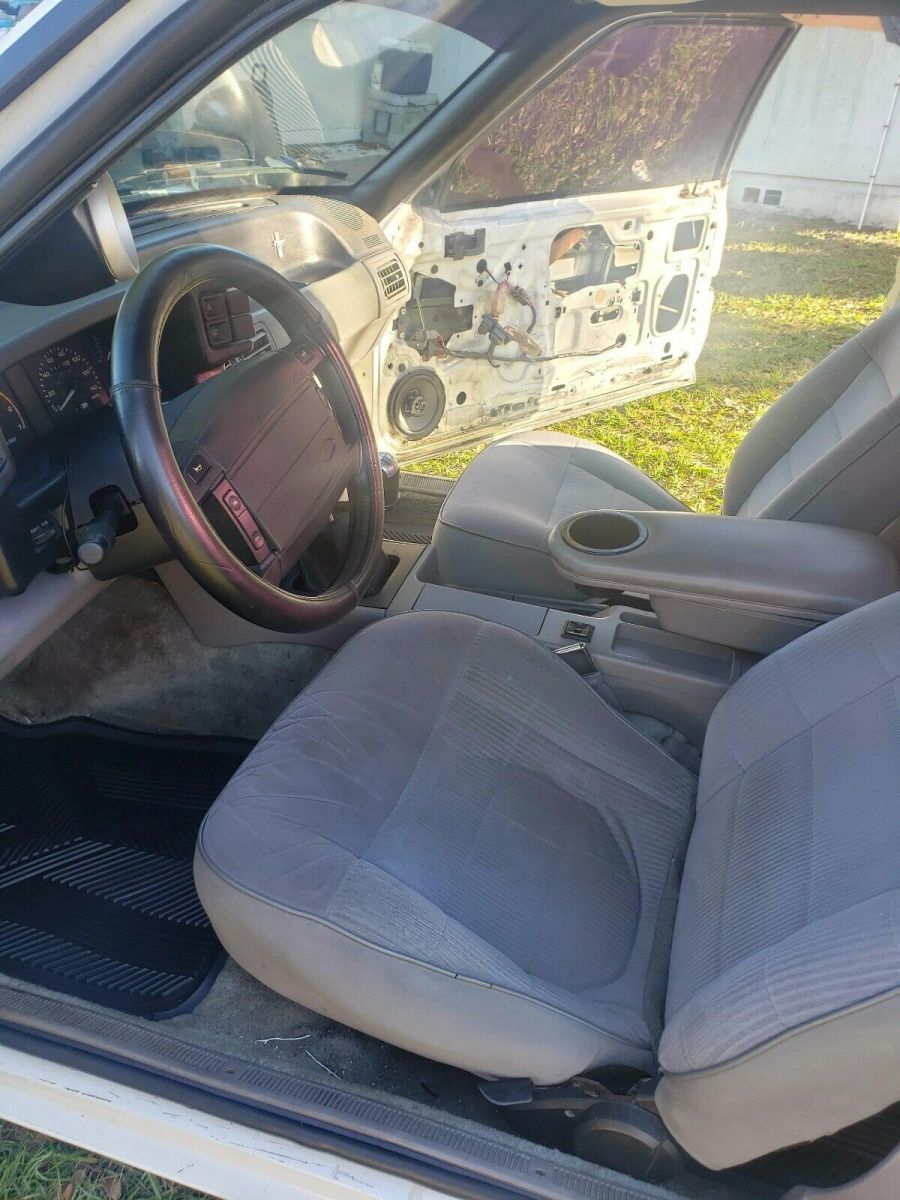 1990 White Ford Mustang Sedan