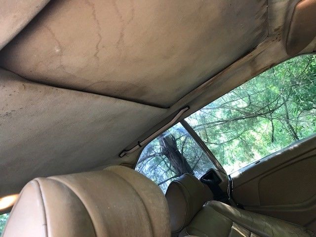 1985 Red Mercedes-Benz 500-Series Coupe