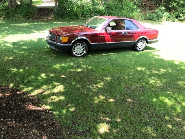 1985 Red Mercedes-Benz 500-Series Coupe