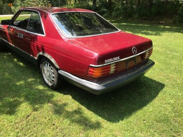 1985 Red Mercedes-Benz 500-Series Coupe