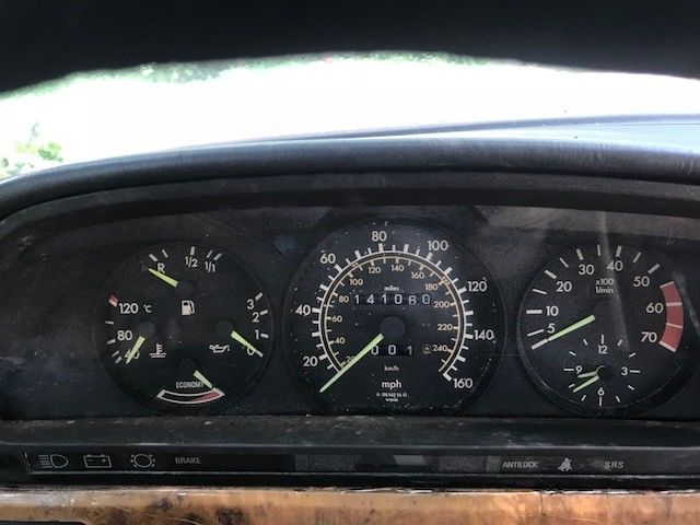 1985 Red Mercedes-Benz 500-Series Coupe