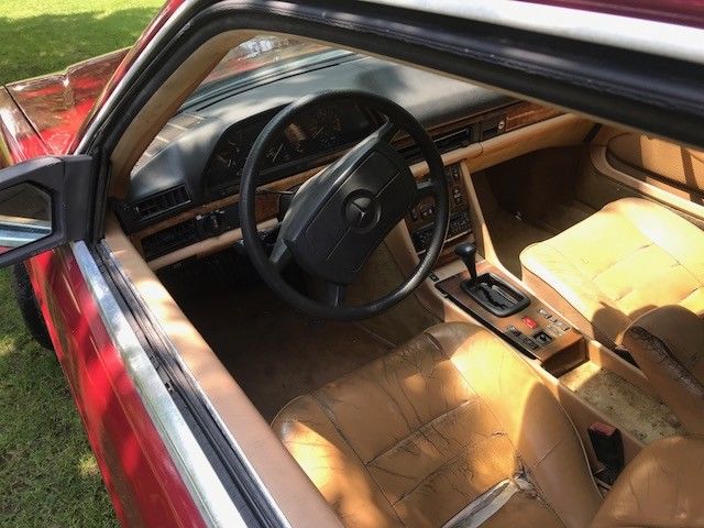 1985 Red Mercedes-Benz 500-Series Coupe