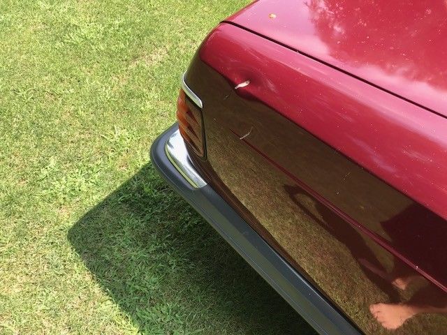 1985 Red Mercedes-Benz 500-Series Coupe