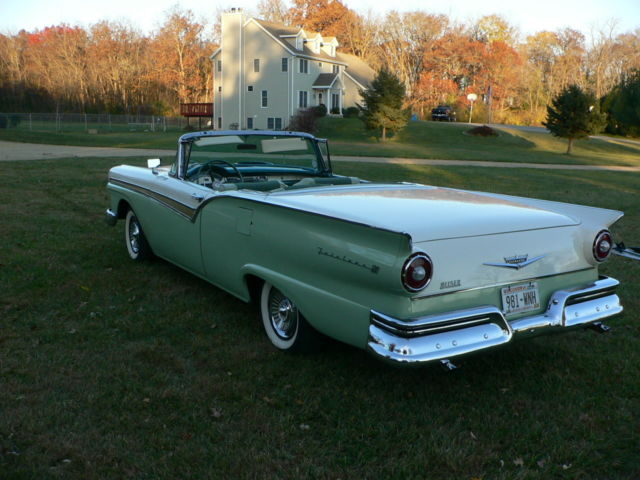 1957 COLONIAL WHITE/WILLOW GREEN Ford Fairlane RETRACTABLE