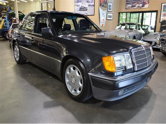 1992 Black Mercedes-Benz 500 Series --