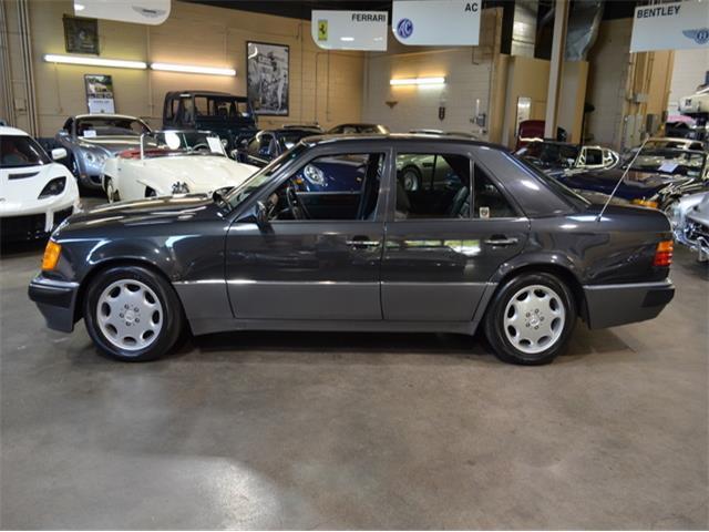 1992 Black Mercedes-Benz 500 Series --