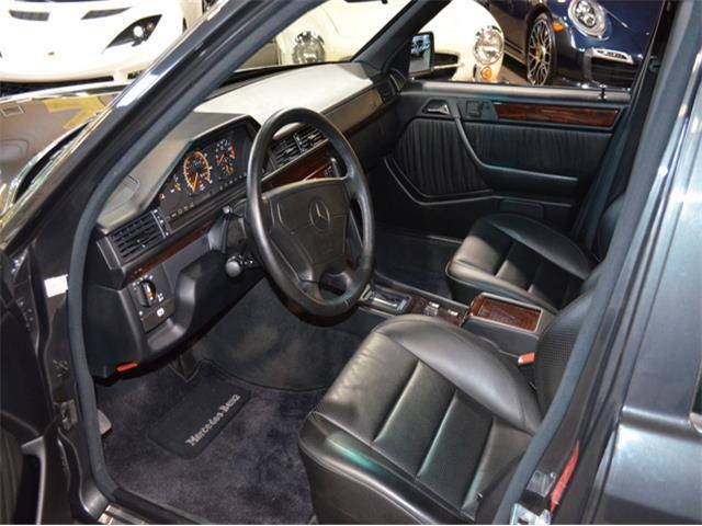1992 Black Mercedes-Benz 500 Series --