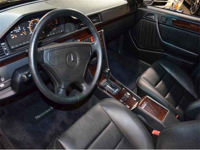 1992 Black Mercedes-Benz 500 Series --