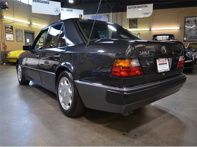 1992 Black Mercedes-Benz 500 Series --