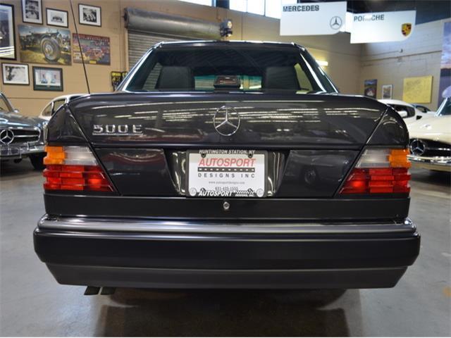 1992 Black Mercedes-Benz 500 Series --