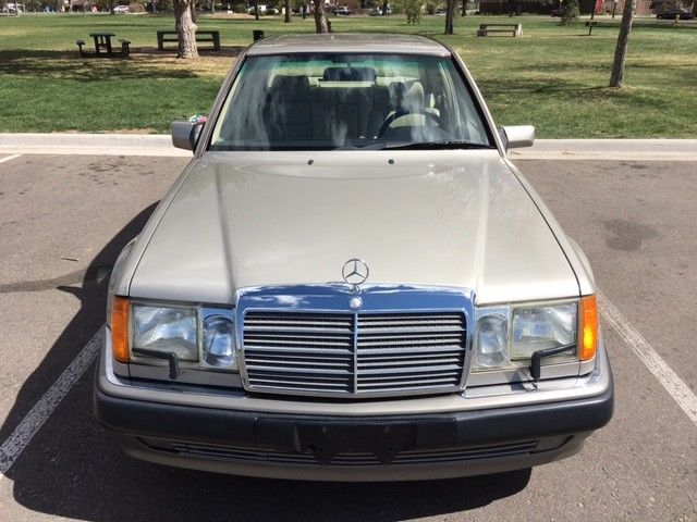 1992 Smoke Silver Mercedes-Benz 500-Series Sedan