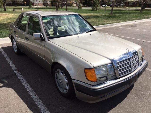 1992 Smoke Silver Mercedes-Benz 500-Series Sedan