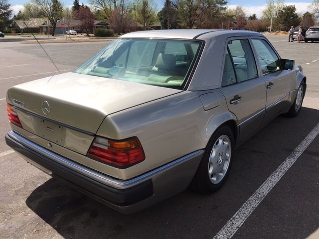 1992 Smoke Silver Mercedes-Benz 500-Series Sedan