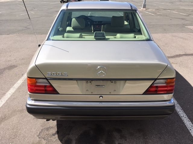 1992 Smoke Silver Mercedes-Benz 500-Series Sedan
