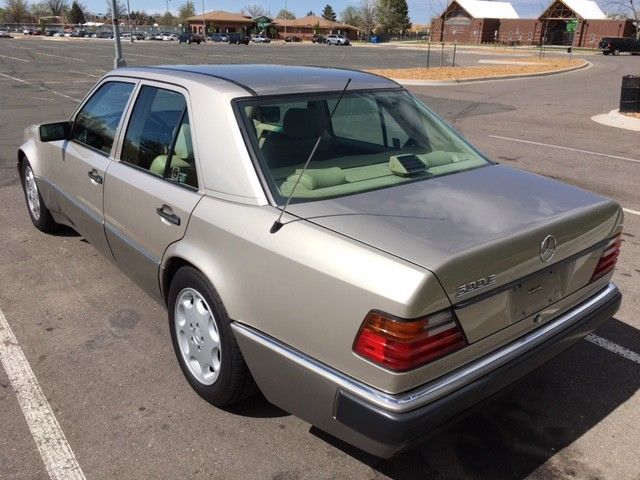 1992 Smoke Silver Mercedes-Benz 500-Series Sedan