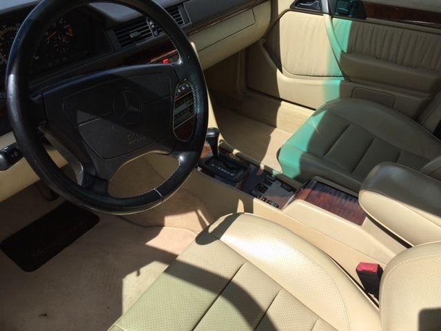 1992 Smoke Silver Mercedes-Benz 500-Series Sedan