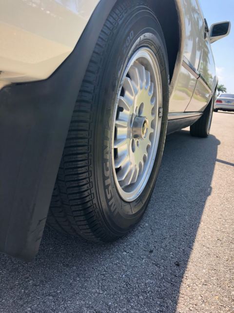 1987 White BMW 3-Series Convertible