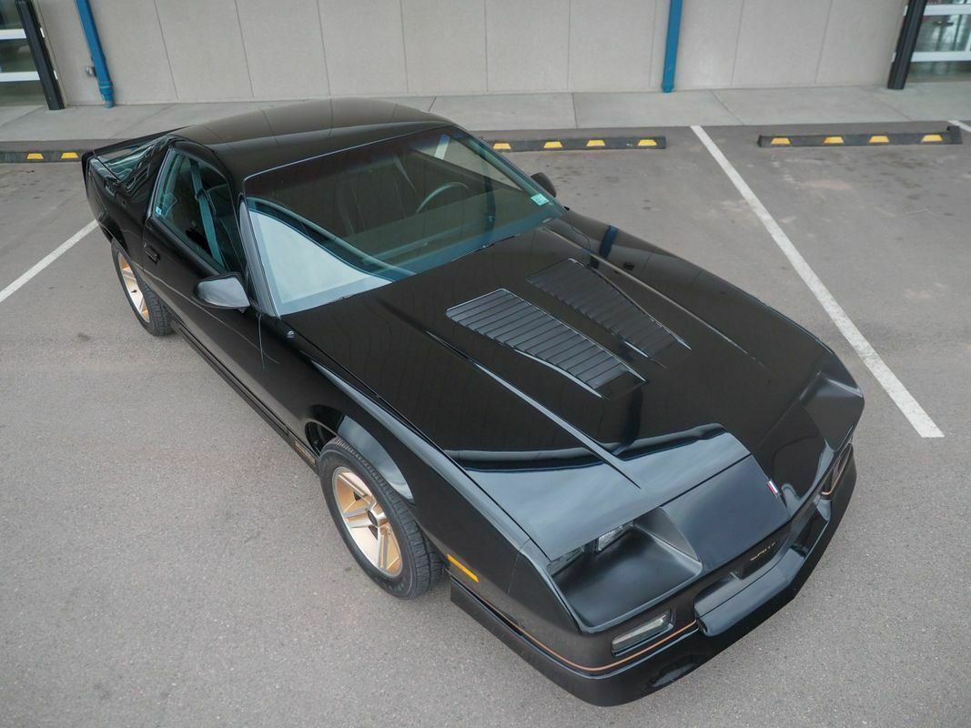 1985 Black Chevrolet Camaro --