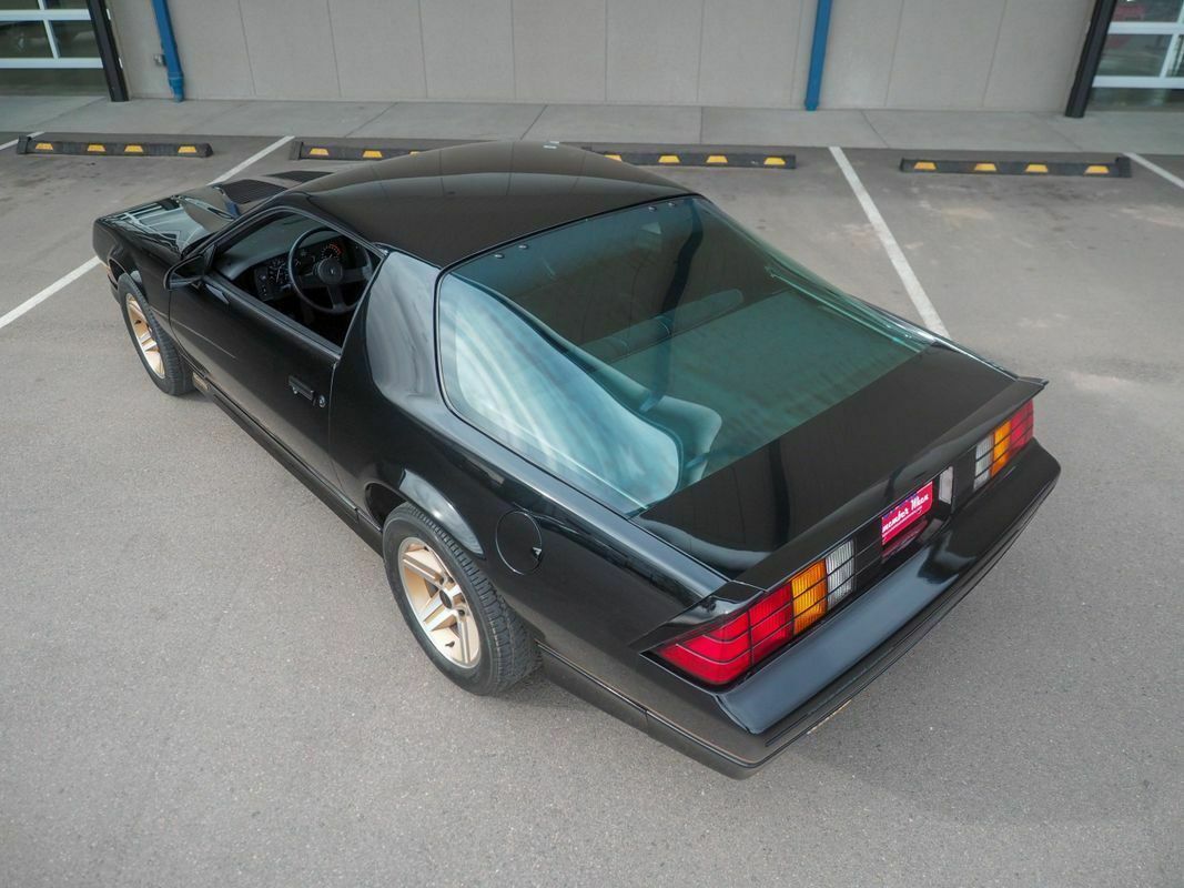 1985 Black Chevrolet Camaro --