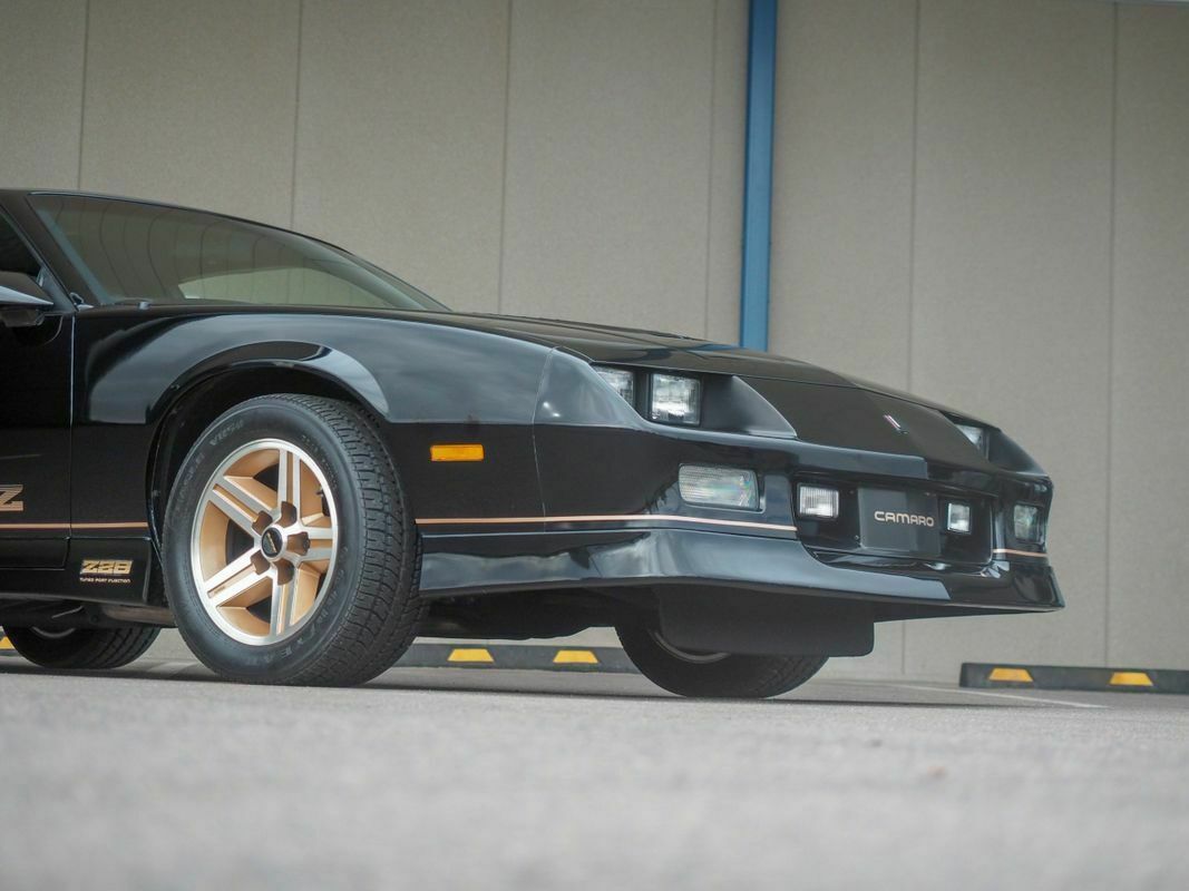 1985 Black Chevrolet Camaro --