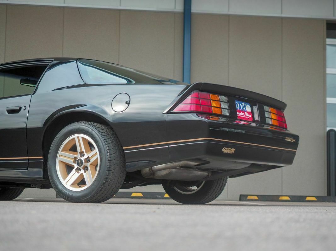 1985 Black Chevrolet Camaro --