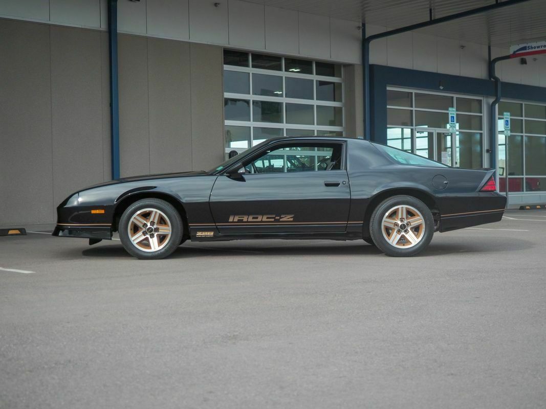 1985 Black Chevrolet Camaro --