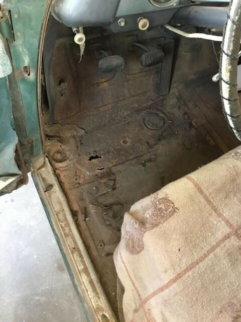 1951 green Chevrolet 4dr sedan 4dr