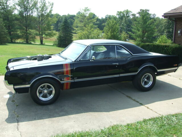 1966 Black Oldsmobile 442 Sedan
