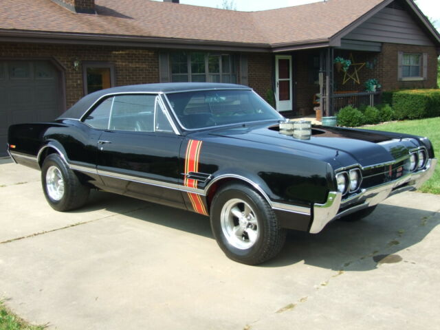 1966 Black Oldsmobile 442 Sedan