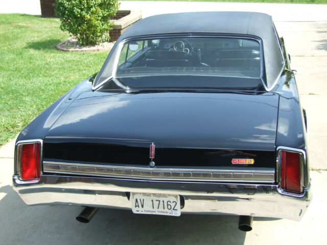 1966 Black Oldsmobile 442 Sedan