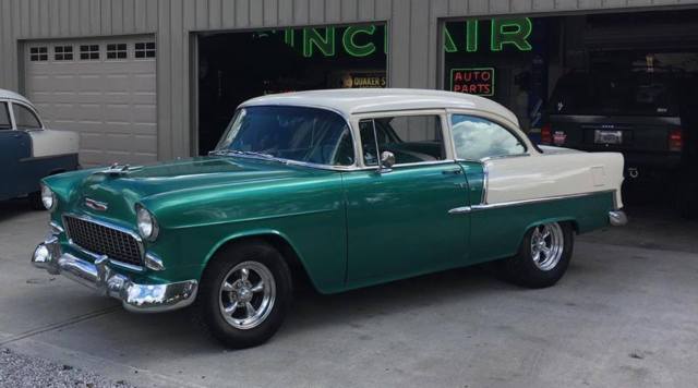 1955 NEPTUNE GREEN / INDIA IVORY Chevrolet Bel Air/150/210 Coupe