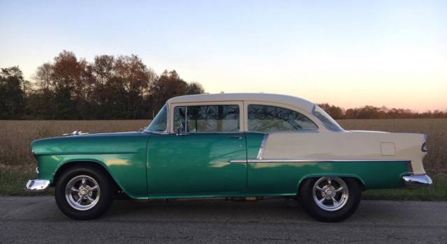 1955 NEPTUNE GREEN / INDIA IVORY Chevrolet Bel Air/150/210 Coupe